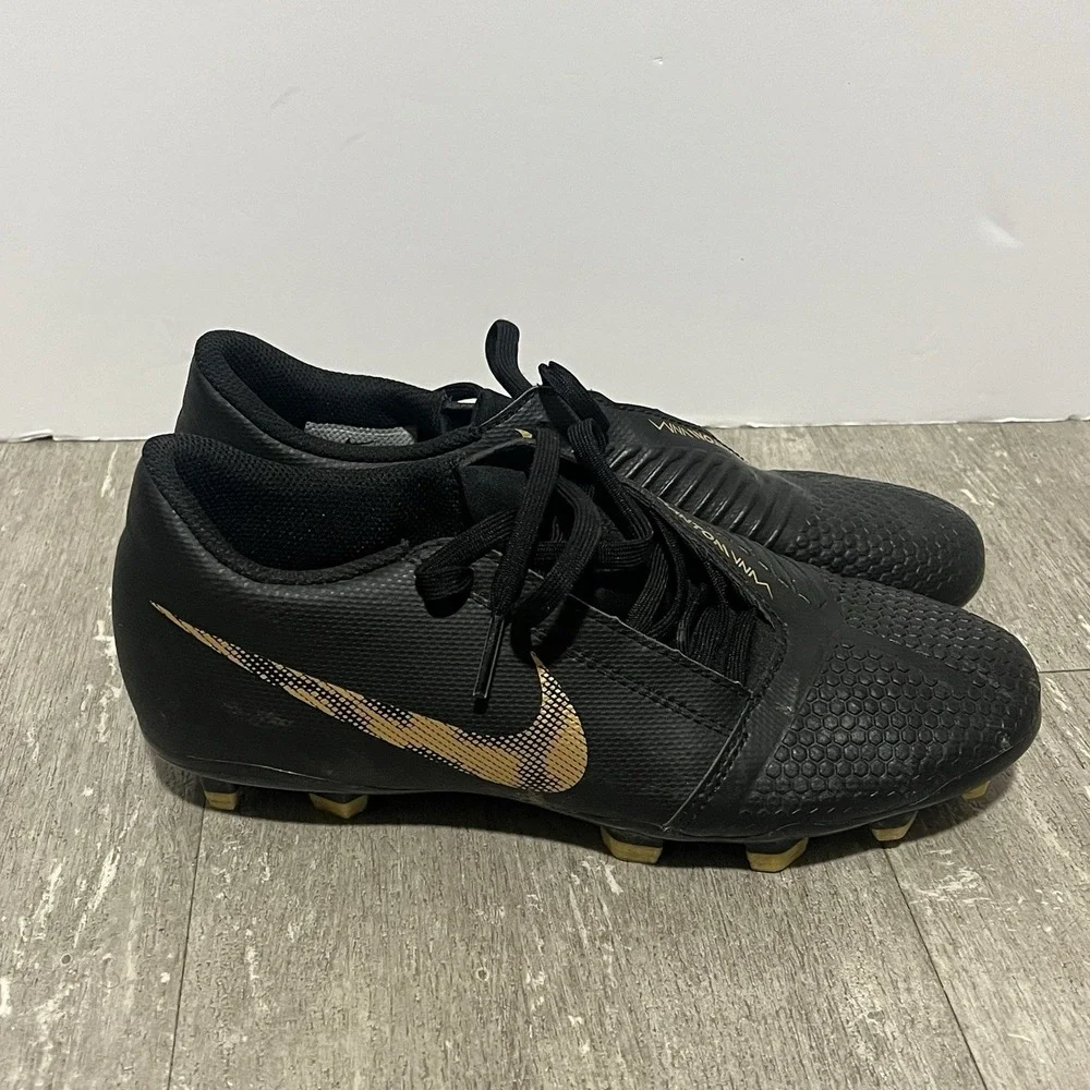 Nike Soccer Phantom Venom Shoes Size 5.5